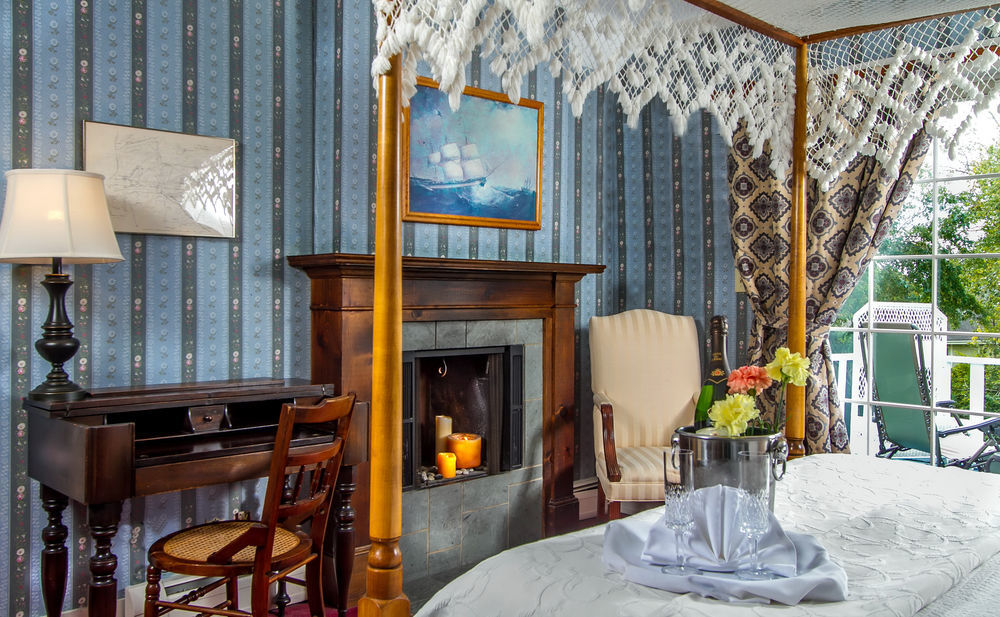 Queen Anne Inn Чатъм Екстериор снимка