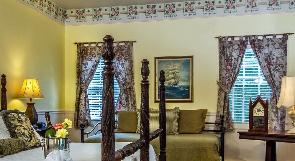 Queen Anne Inn Чатъм Екстериор снимка