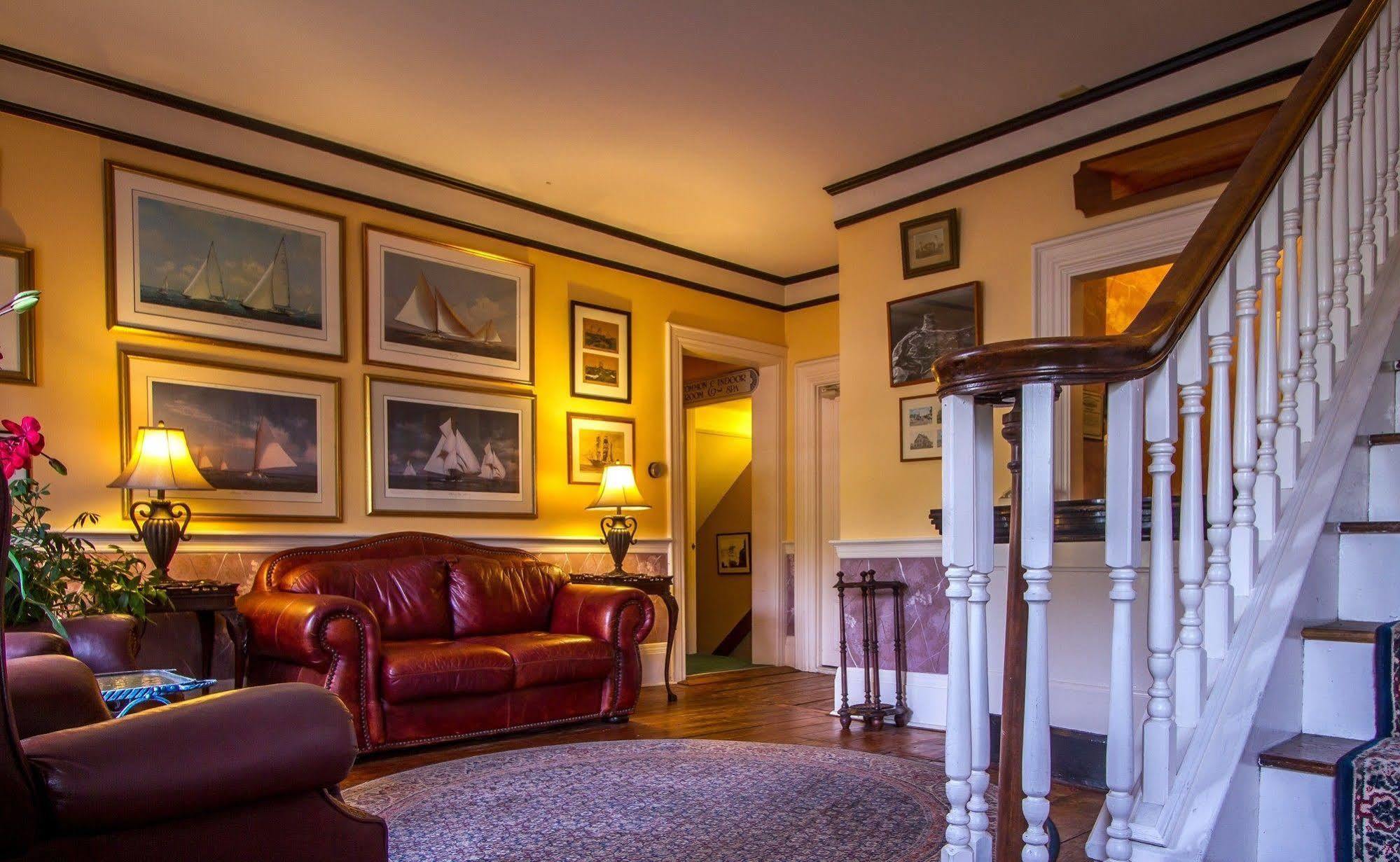 Queen Anne Inn Чатъм Екстериор снимка