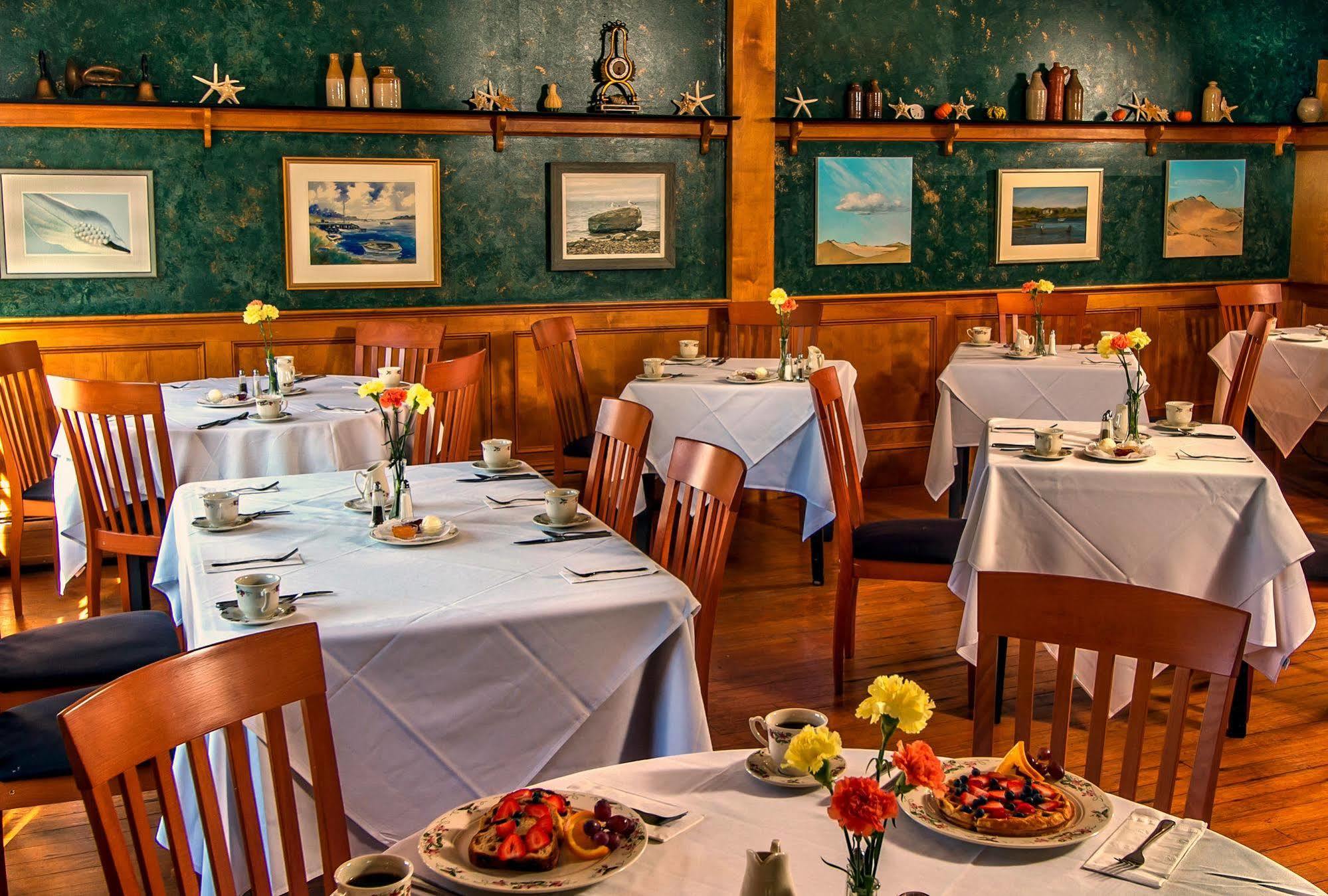 Queen Anne Inn Чатъм Екстериор снимка