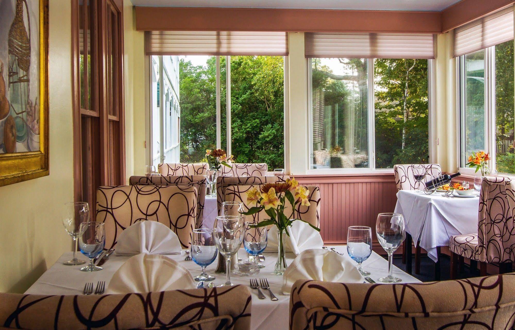 Queen Anne Inn Чатъм Екстериор снимка