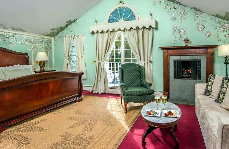 Queen Anne Inn Чатъм Екстериор снимка